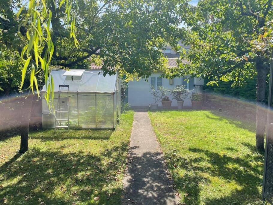 Maisonnette Dans Jardin Partage Bois-Colombes Buitenkant foto