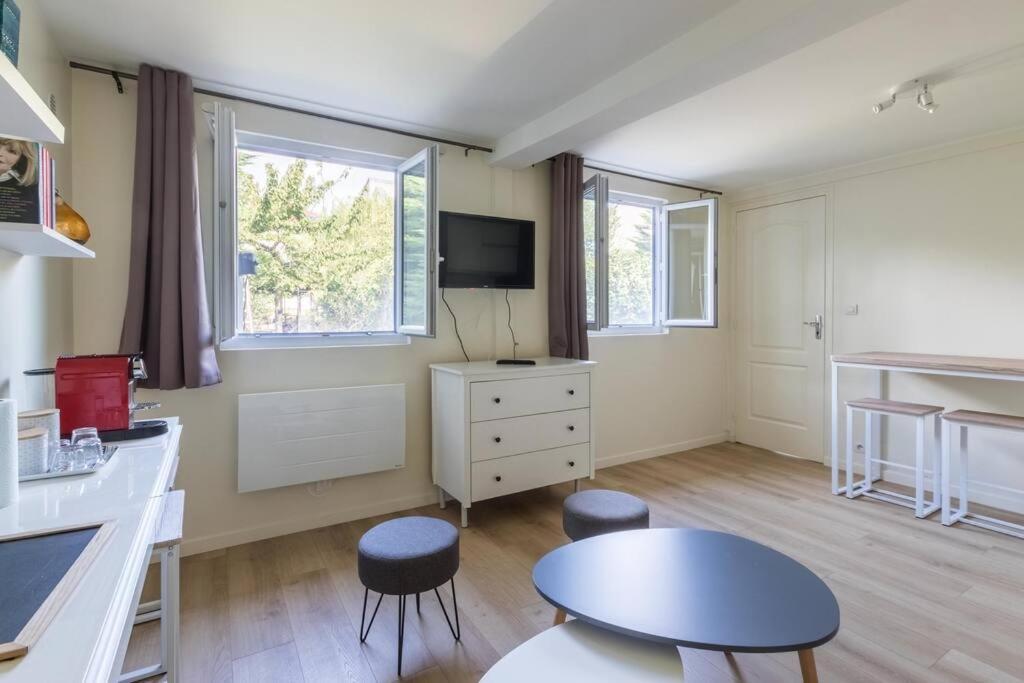 Maisonnette Dans Jardin Partage Bois-Colombes Buitenkant foto
