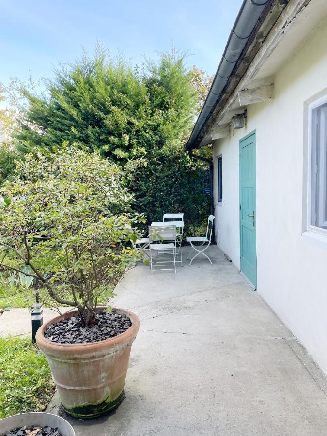 Maisonnette Dans Jardin Partage Bois-Colombes Buitenkant foto